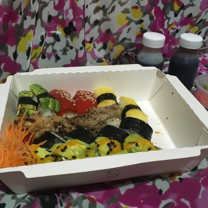 photo of Let it V - Vegan Sushi Tabla Hey Jude shared by @lauchis on  02 Dec 2020 - review