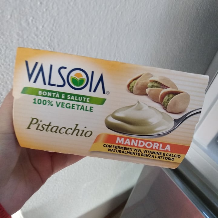 review photo of Valsoia Pistacchio Mandorla shared by @chiaracalarga on 14 Apr 2022 - review