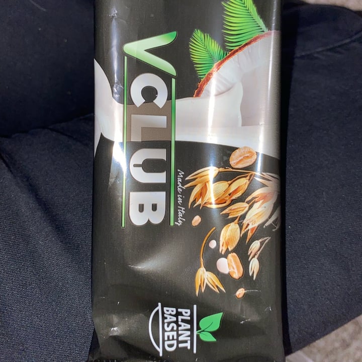 photo of VClub Vanilla-Macadamia shared by @martinagori97 on  24 Jul 2022 - review