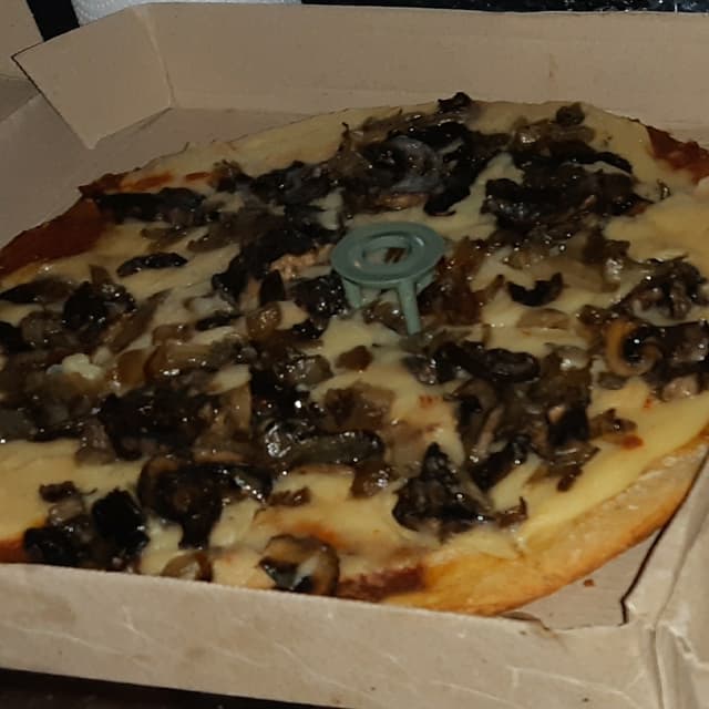 Photo of the dish “Pizza de Champiñones”