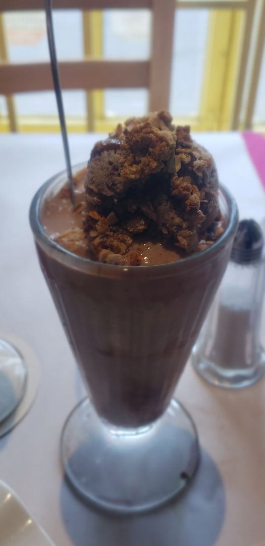 review photo of Caballete & Berenjena Vegan Food Brownie Banana Vegan Shake shared by @locabra1 on 17 Sep 2019 - review