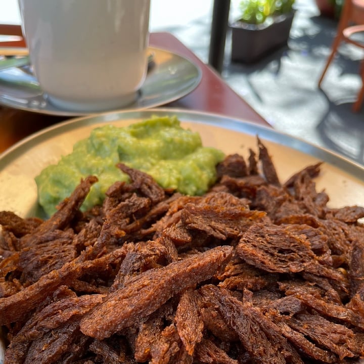 photo of Yug Vegetariano Carnitas Con Guacamole shared by @chica-polemica on  05 Aug 2022 - review