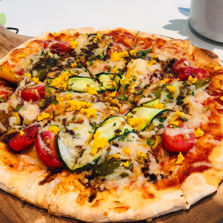 review photo of Green Common Singapore Vege Lovers Pizza shared by @xinqiooi18 on 08 Jun 2021 - review