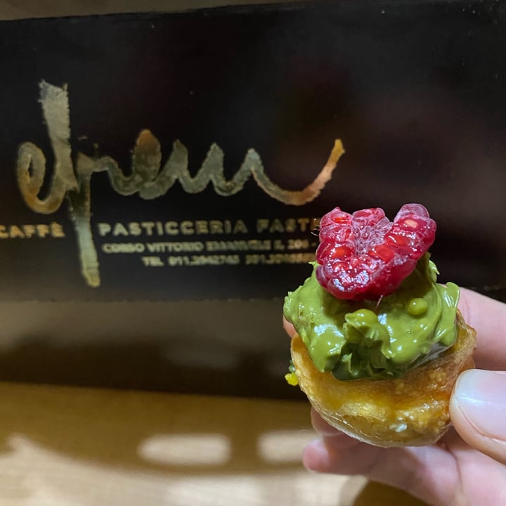 photo of Efrem - Gourmet Boutique and Finest Bar Pasticcino pistacchio E Lampone shared by @sinella on  09 May 2022 - review