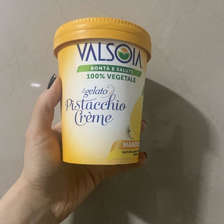 photo of Valsoia il Gelato al pistachio e crema Mandorla  shared by @erialaimo on  10 Mar 2022 - review