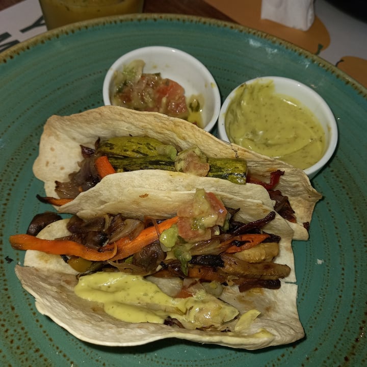 photo of Tea Connection tacos veganos shared by @yanivegan04 on  06 May 2022 - review