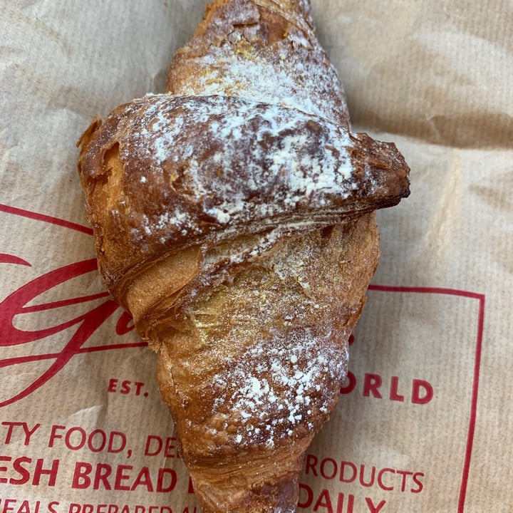 photo of Giovanni’s Deli World Orange vegan croissant shared by @veganhoecheri on  29 Jun 2020 - review