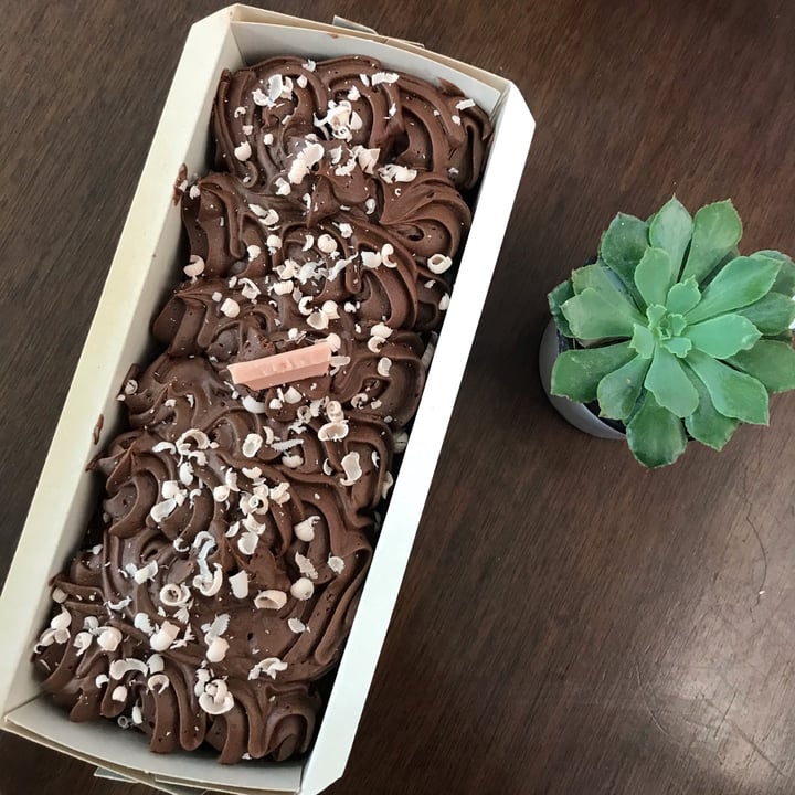 photo of Cantinho da Terra (Vegananda) Bolo Solteirinho de Chocolate Coberto com Ganache e Raspas de Chocolate de Morango shared by @joytargino on  13 Jun 2022 - review