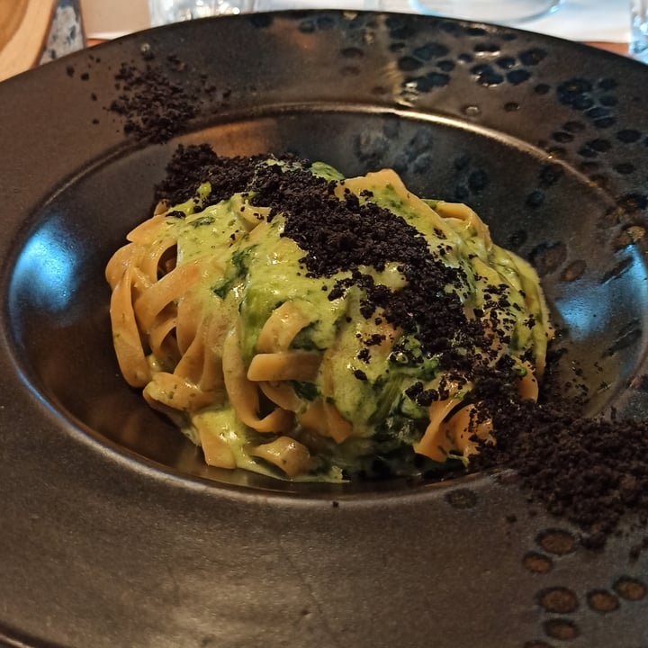 review photo of Romeow Cat Bistrot Fettuccina proteica nera, latte di cocco aromatizzato allo zenzero, cime di rapa ripassate e terra di olive nere shared by @carolinacarrotcake on 13 Sep 2021 - review