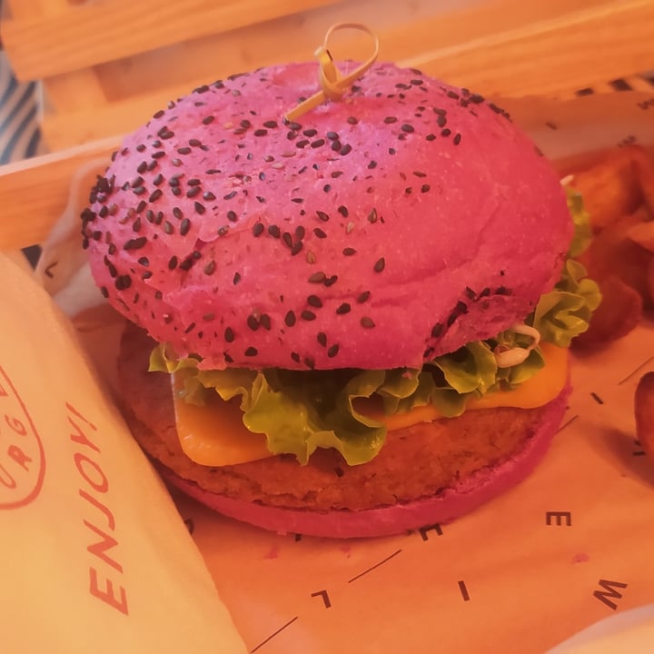 review photo of Flower Burger Cherry Bomb shared by @bratkart0ffel on 01 May 2022 - review
