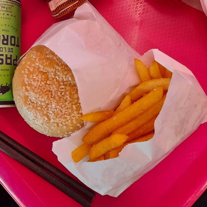 review photo of VEGAN FOX Veg mac shared by @luciasar on 10 Apr 2022 - review