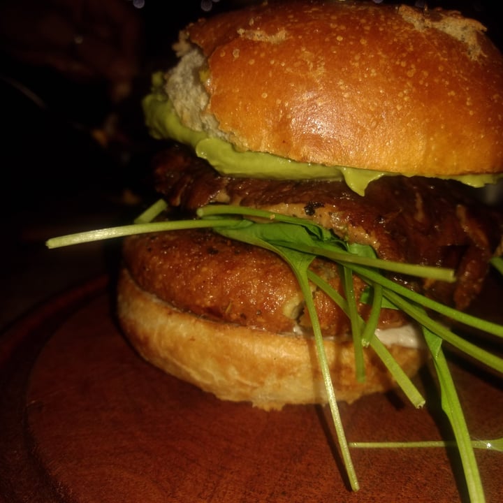 photo of Vivet Market Restó The Best Portobello Vegan Burger shared by @barilocheveg on  05 Jun 2020 - review