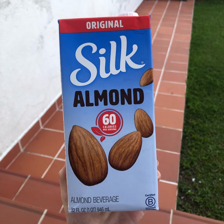 photo of Silk Organic Original Almond milk shared by @analuciaa on  11 Mar 2022 - review