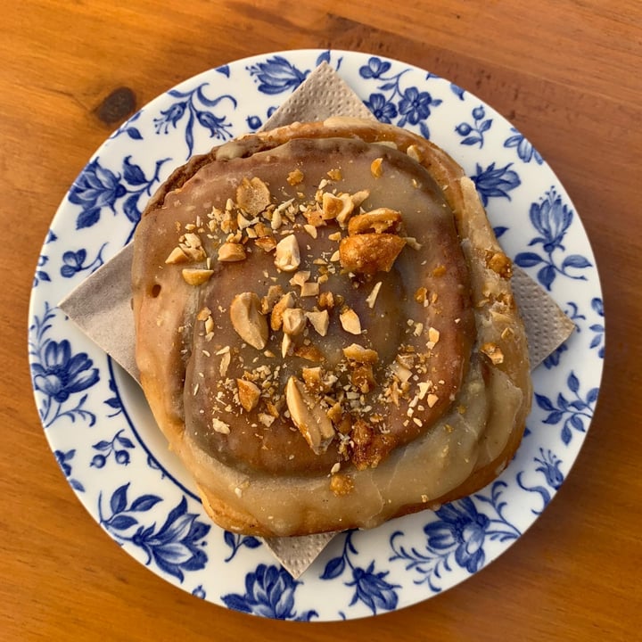photo of Mama Carmen’s Coffee & Bakery Cinnamon roll shared by @murielbrewriel on  19 Nov 2020 - review
