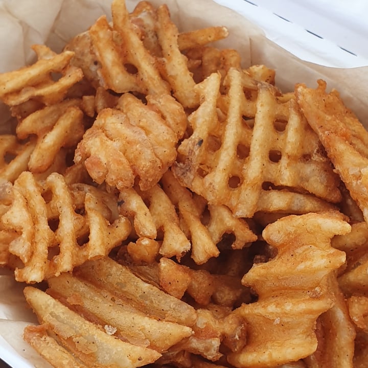 photo of Golden Dinosaurs Vegan Deli Fries shared by @anistavrou on  12 Jul 2020 - review