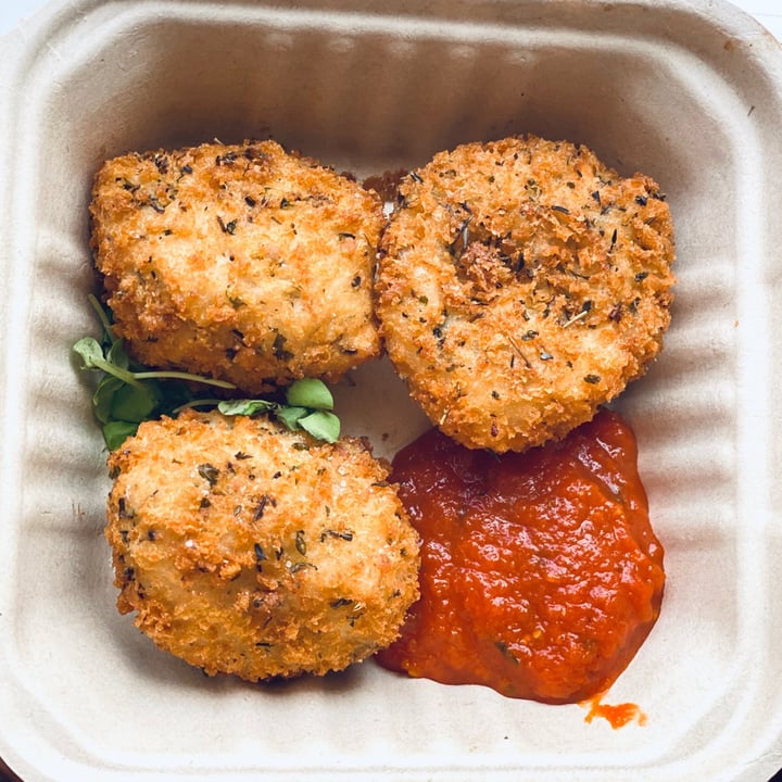 photo of Modern Love Fried mozzarella shared by @veganfoodcrazy on  25 Sep 2020 - review