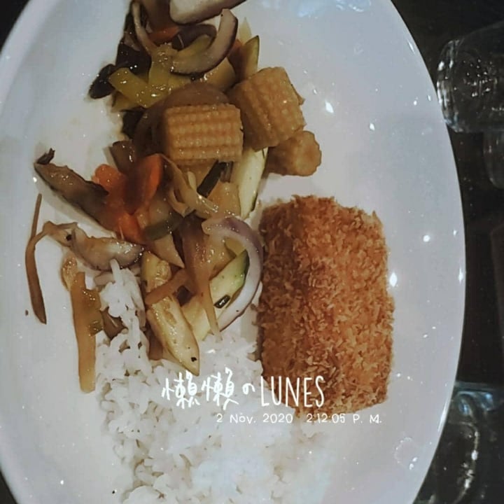 photo of Östgöta kök Verduritas salteadas con tofu frito y arroz blanco shared by @rimidimi18 on  27 Jan 2021 - review