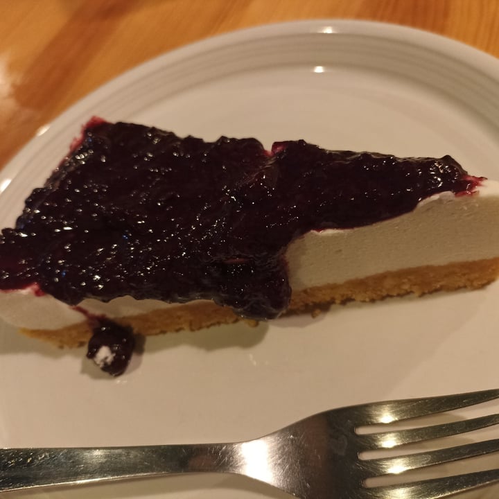 photo of Kind Kitchen Red Fruit Cheesecake shared by @trajkovskagutierrez on  10 Apr 2022 - review