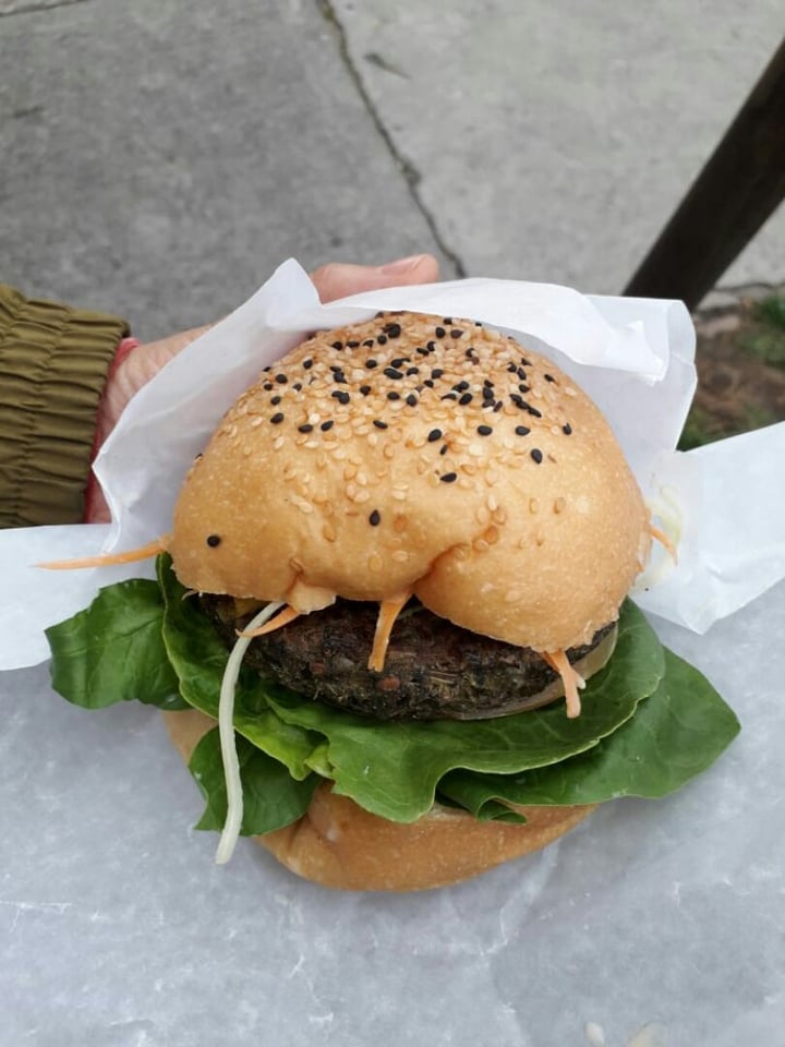 photo of El Verdugo Tropical burger shared by @angierengifo on  20 Aug 2019 - review