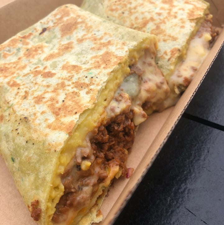 photo of Sinergy NZ Cheezeburger Breakfast Wrap shared by @lolendoll on  14 Oct 2021 - review