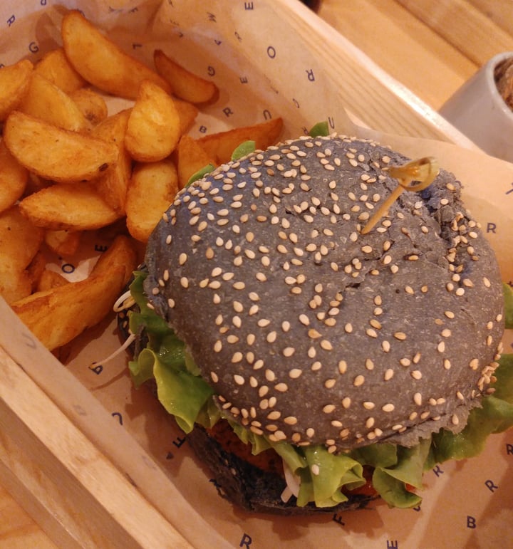 photo of Flower Burger Flower Burger shared by @alegonel on  12 Dec 2019 - review