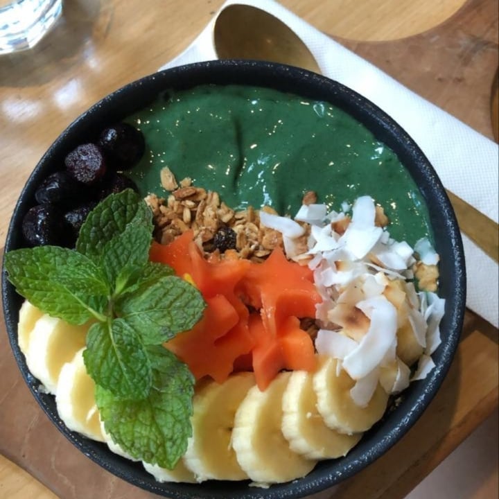 photo of Peloton Supershop Green smoothie bowl shared by @poppyprl on  04 Sep 2020 - review