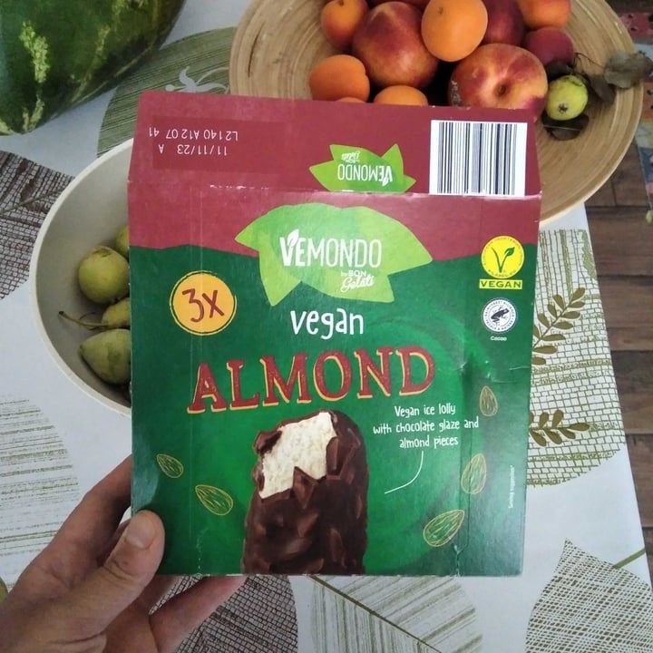 photo of Vemondo  Vegan Almond shared by @veggylove on  12 Jul 2022 - review