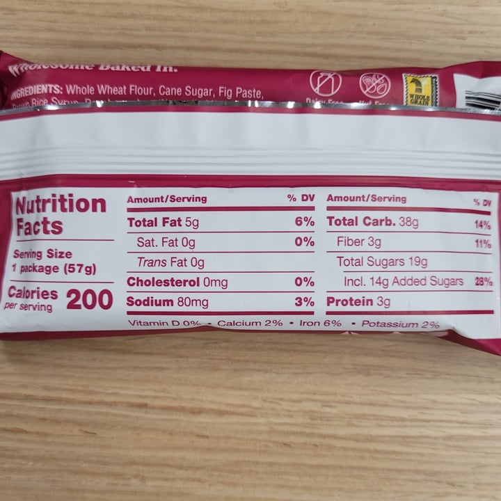photo of Nature's Bakery raspberry fig bar shared by @yourfriendjen on  14 Dec 2022 - review