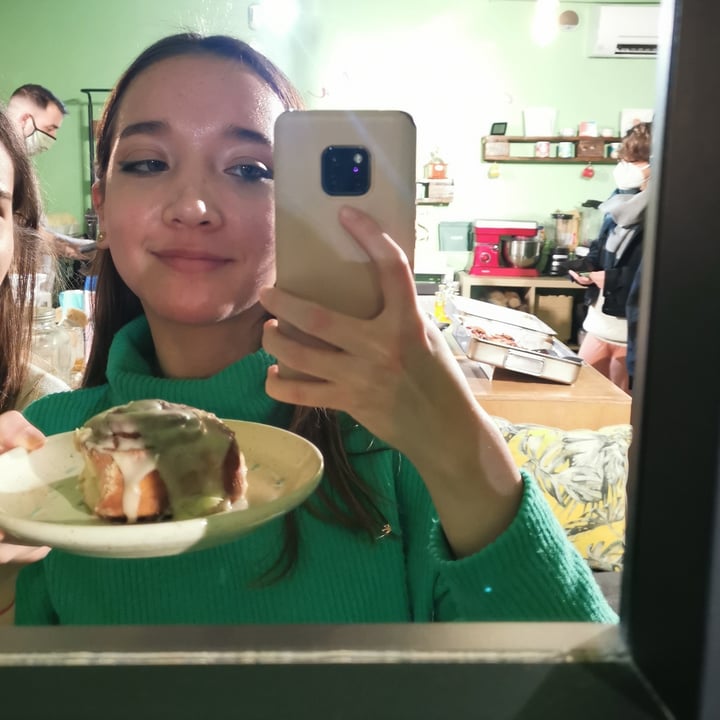 review photo of Candela Canela Cinnamon Roll shared by @salomejaramillo on 12 Dec 2021 - review