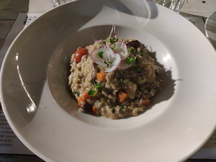 photo of Restaurante O Bairro Risotto de Legumes (pedir versão vegan) shared by @beatrizsantos on  05 Jan 2021 - review