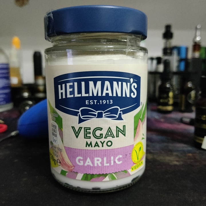 photo of Hellmann’s Vegan Garlic Mayo shared by @lysergicmo on  15 Oct 2022 - review