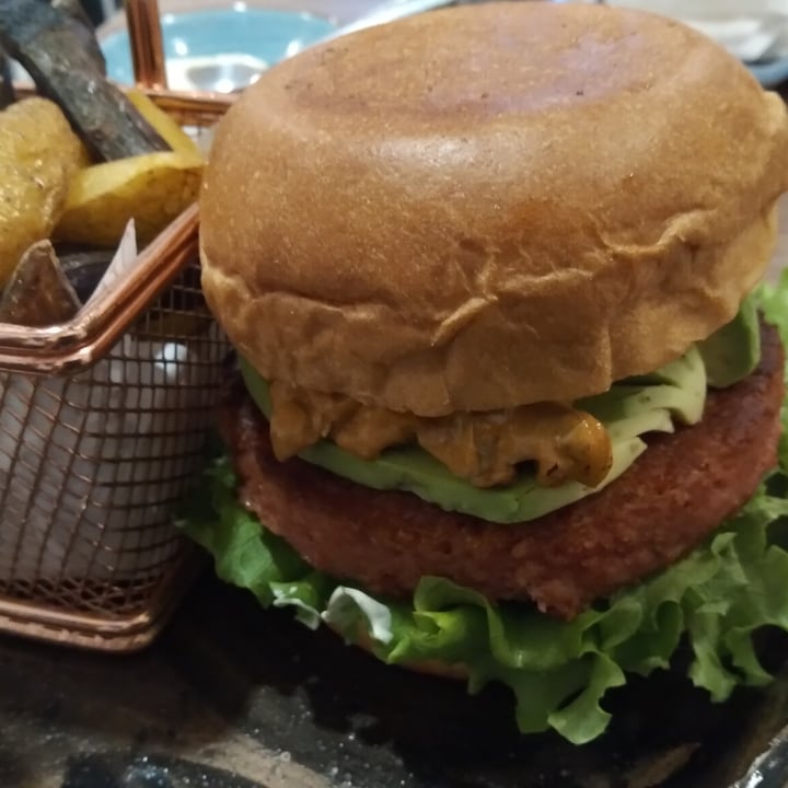 photo of Asianica Burger Buda shared by @veganaenlima on  17 Sep 2022 - review