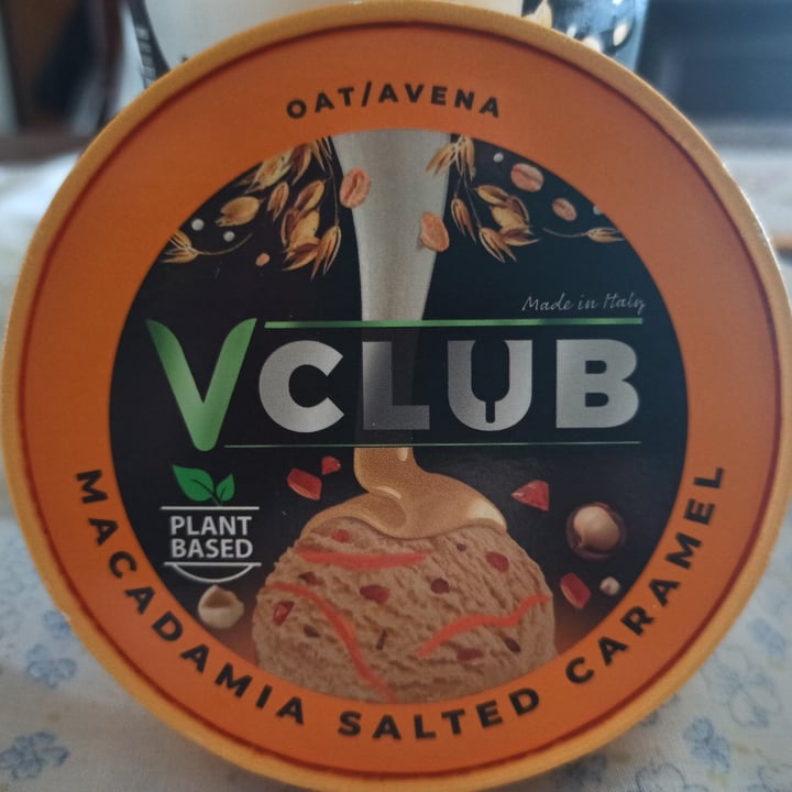 photo of VClub Gelato Macadamia E Caramello Salato shared by @gattiditorino on  01 Aug 2022 - review