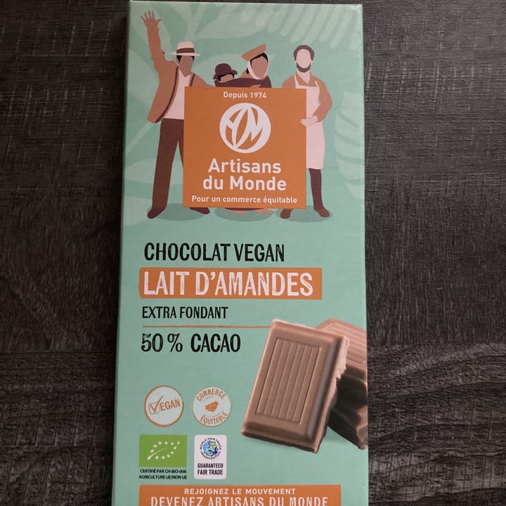 photo of Artisans du Monde Chocolat Vegan Lait d'amandes shared by @sharleen972 on  22 Aug 2021 - review