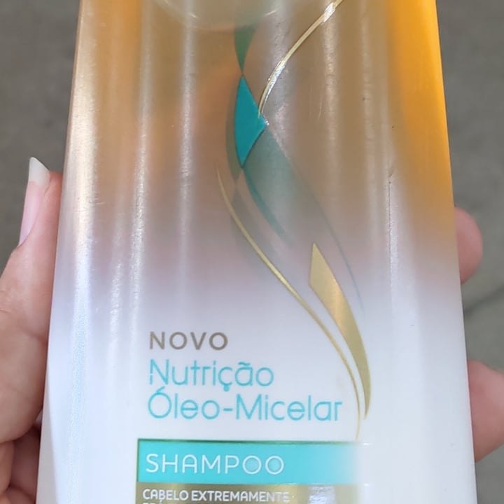 review photo of Dove Nutrtive Solutions: Intensive Repair Shampoo shared by @acaciafernandes on 22 Apr 2022 - review