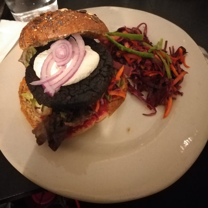 photo of Lexi's Healthy Eatery Charcoal Burger shared by @laurenbettyd on  06 Sep 2022 - review