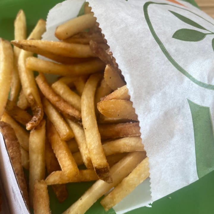 photo of Plant Power Fast Food Fries shared by @monicaffac on  02 Apr 2022 - review