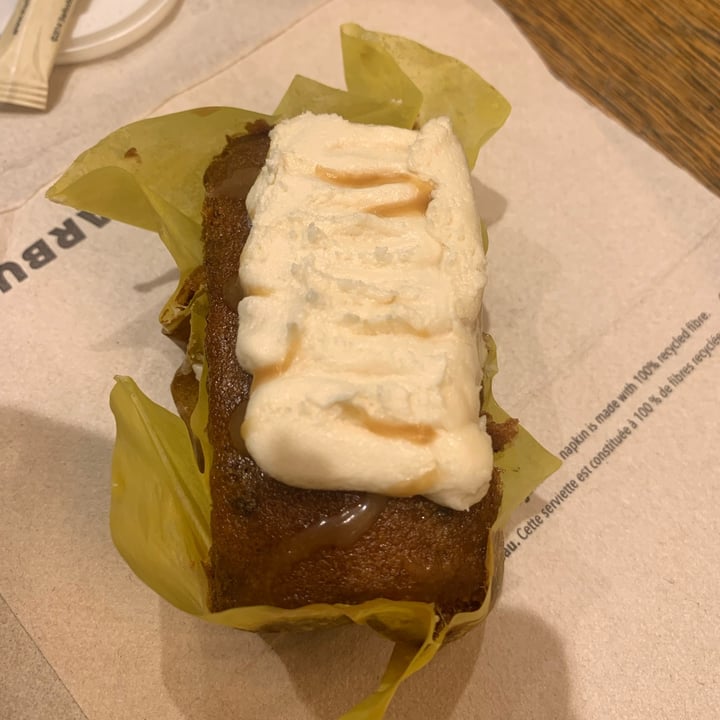 photo of Starbucks banoffee mini loaf cake shared by @thevegansofi on  24 Oct 2022 - review