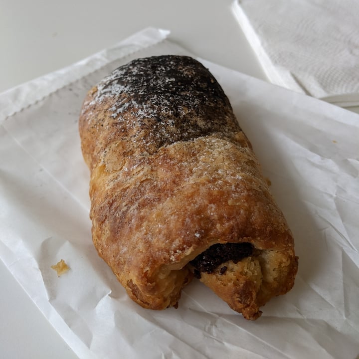 photo of Carina's Bakery Hazelnut Croissant shared by @veganjuliana on  16 Nov 2021 - review