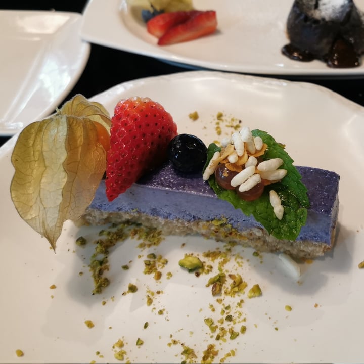photo of Joie Coconut and blueberry false cake shared by @ycarolyn on  07 Aug 2020 - review