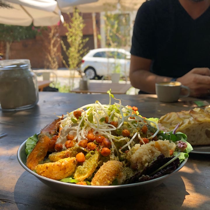 review photo of CASA NUEZA Ensalada shared by @agusgutierrez on 02 Jan 2022 - review