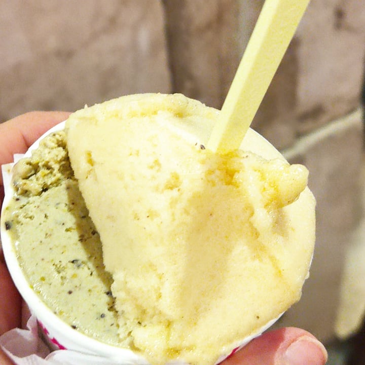 review photo of Gelateria dei Gracchi Gelato pistacchio e mela e cannella shared by @drunkontea on 02 Jul 2022 - review