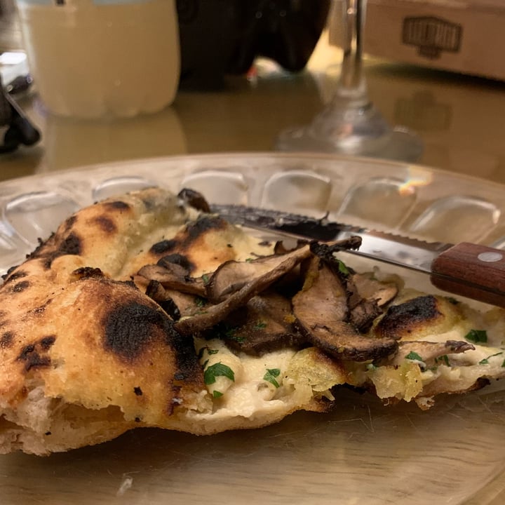photo of Electrica Pizza Magic Mushroom shared by @sechague on  17 Jul 2022 - review
