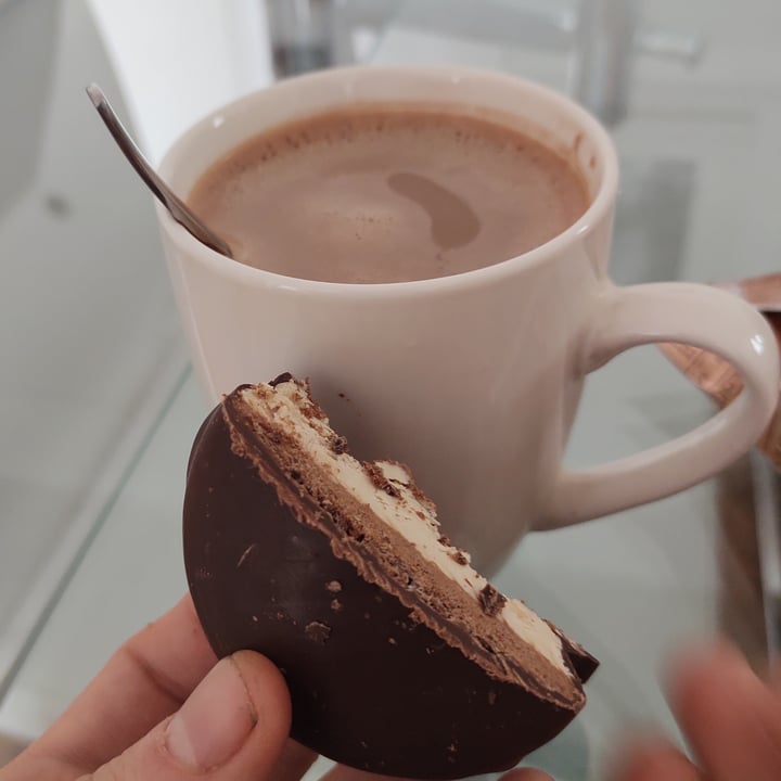 review photo of Felices Las Vacas Alfajor Con Pasta De Maní shared by @lautaroluna on 02 Oct 2021 - review