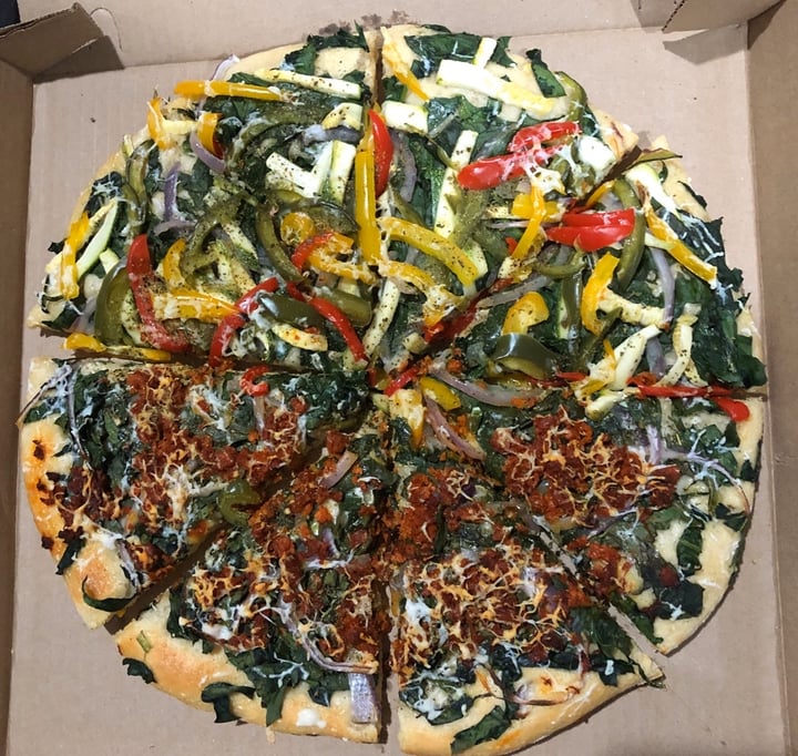 photo of Natural Vegan Pizza mitad Mexicana y mitad Morris shared by @mimi1969 on  04 Mar 2020 - review