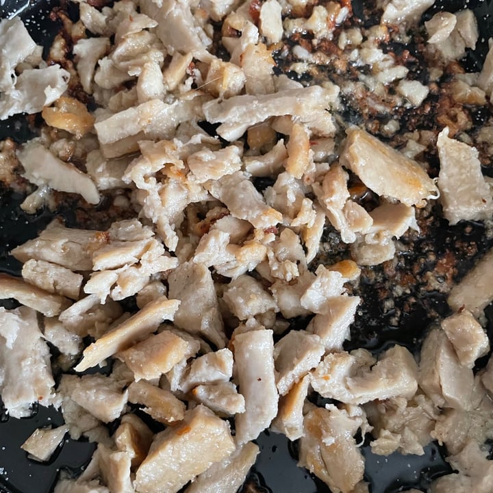 photo of The Unbelievable ALT. Tender chickenless pieces shared by @missykab on  21 Jul 2021 - review