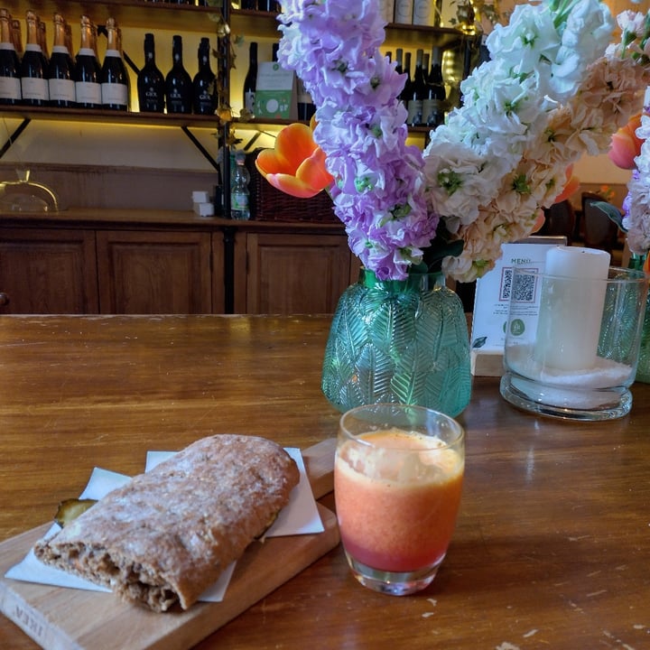 review photo of Vivi Bistrot Schiacciata con Verdure Grigliate e hummus shared by @ila15 on 28 Mar 2022 - review