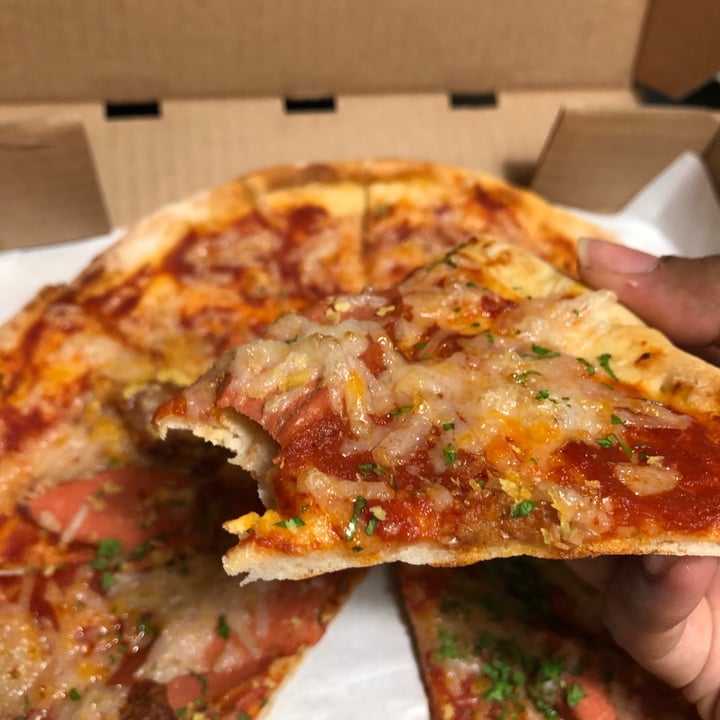 review photo of Green Common Singapore Meat Lovers Pizza shared by @soniamariakarnail on 24 May 2021 - review