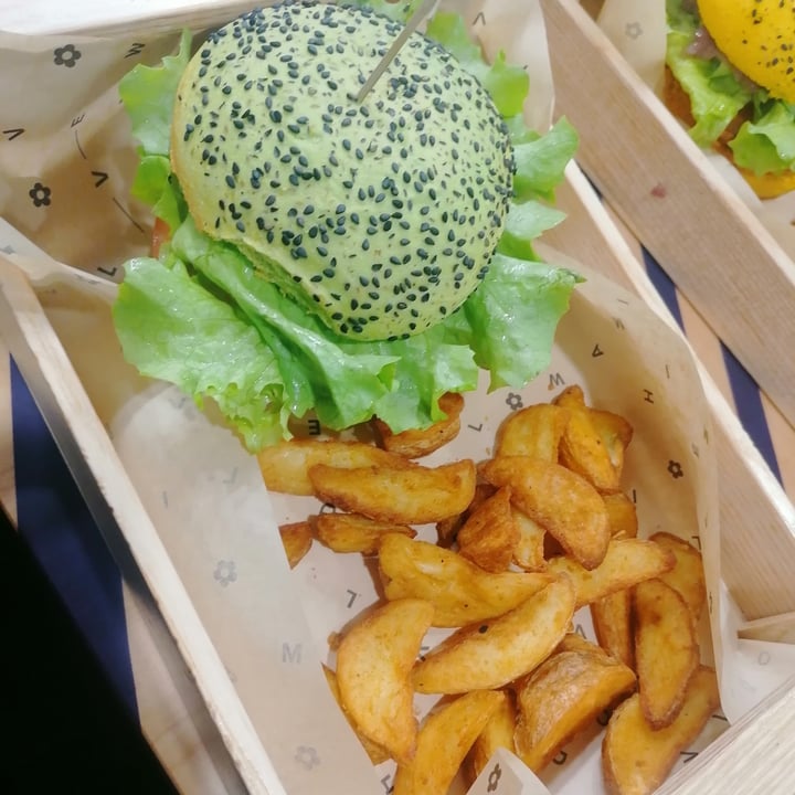 photo of Flower Burger Jungle Burger shared by @frullu on  25 Apr 2022 - review