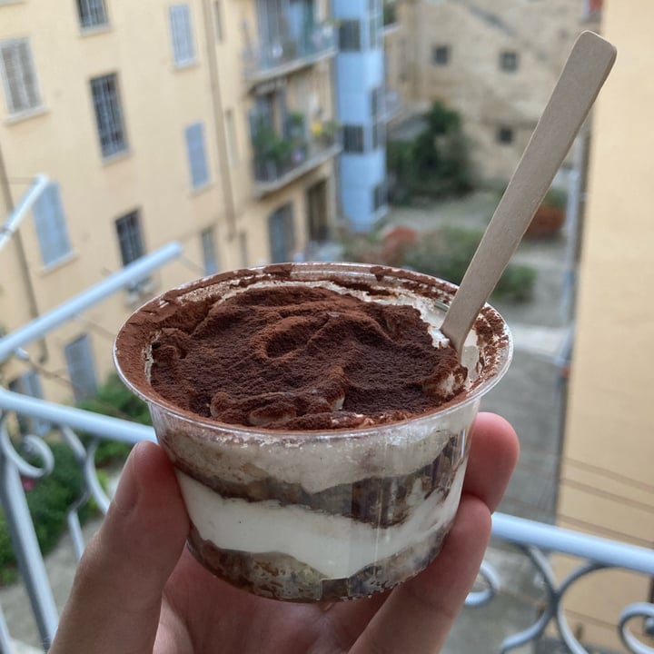review photo of YAYA BURGER BAR IZAKAYA Vegan Tiramisù shared by @jordivalentini on 26 Jun 2022 - review
